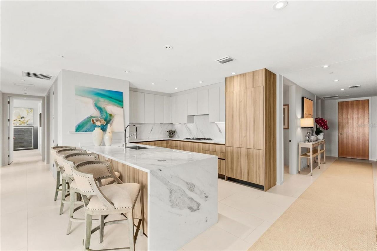 1020 Sunset Point Road, Unit 303, Clearwater, FL 33755 Photo