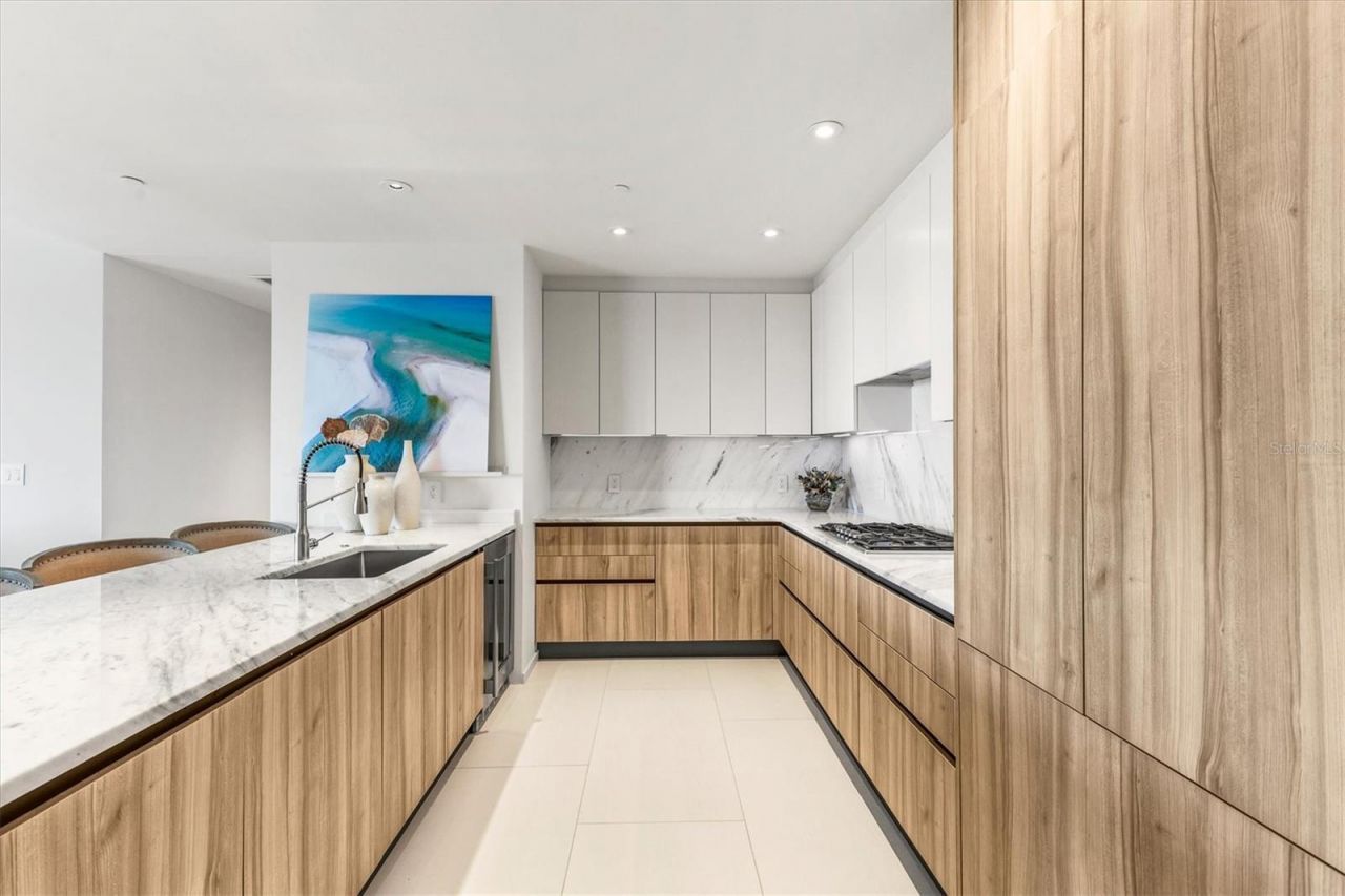 1020 Sunset Point Road, Unit 303, Clearwater, FL 33755 Photo