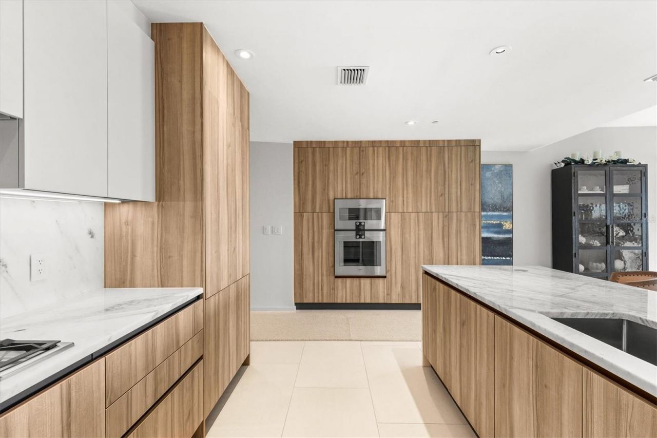 1020 Sunset Point Road, Unit 303, Clearwater, FL 33755 Photo