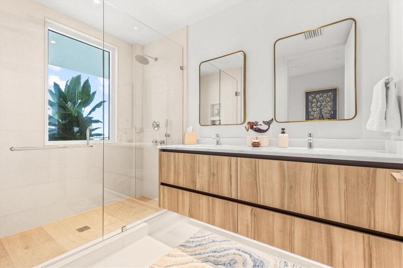 1020 Sunset Point Road, Unit 303, Clearwater, FL 33755 Photo