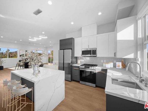 13846 Moorpark Street , Unit 202, Sherman Oaks, CA 91423