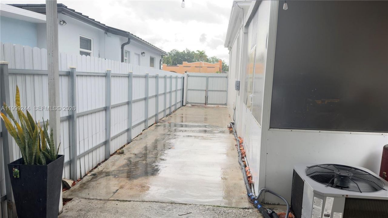 434 Tamiami Blvd, Miami, FL 33144 Photo