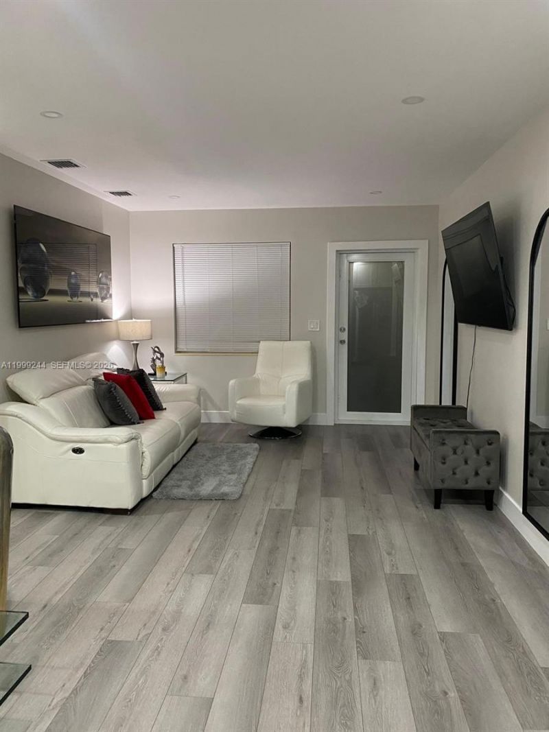 434 Tamiami Blvd, Miami, FL 33144 Photo