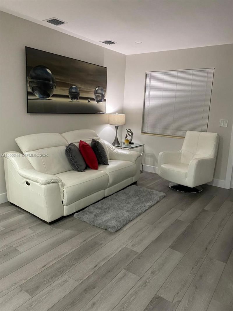 434 Tamiami Blvd, Miami, FL 33144 Photo