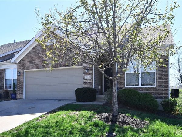 1712 Preston Centre Drive , Fenton, MO 63026
