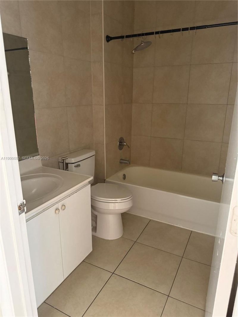 128 W 21st St, Unit 202, Hialeah, FL 33010 Photo