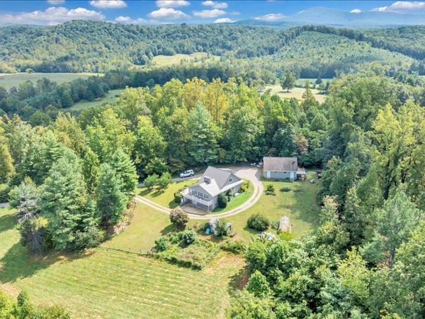 280 WOODWINDS RD, Callaway, VA 24067