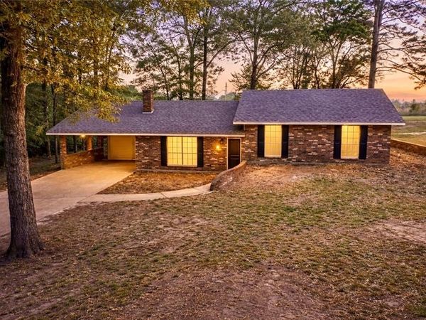 8425 FAIRWAY Drive, Pineville, LA 71360