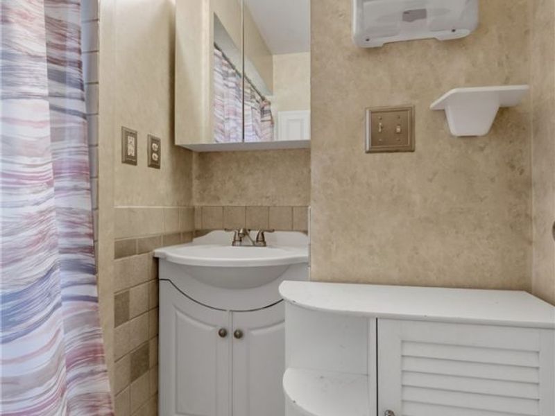 829 Indian Trail, Akron, OH 44314 Photo 15