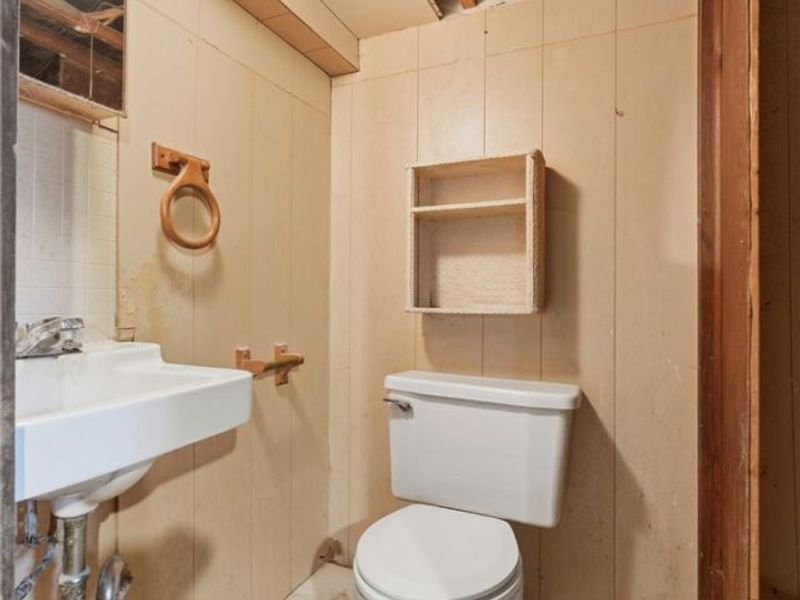 829 Indian Trail, Akron, OH 44314 Photo 25