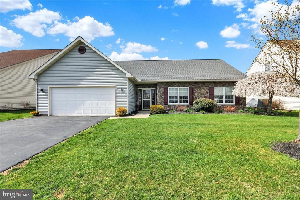 162 N Cacoosing Drive, Reading, PA 19608 Main Photo