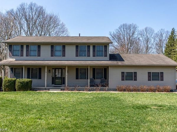 900 McArthur Drive, Girard, OH 44420