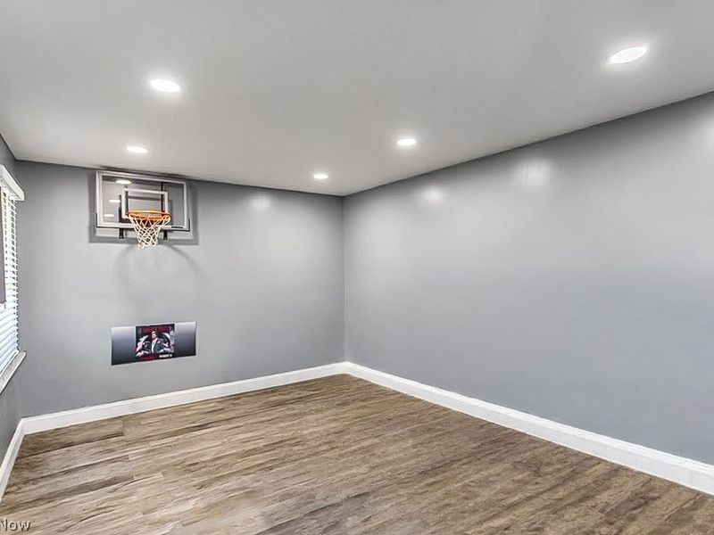 900 McArthur Drive, Girard, OH 44420 Photo 11