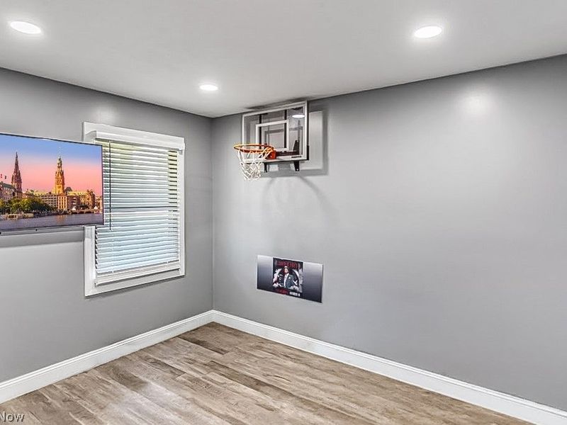 900 McArthur Drive, Girard, OH 44420 Photo 13