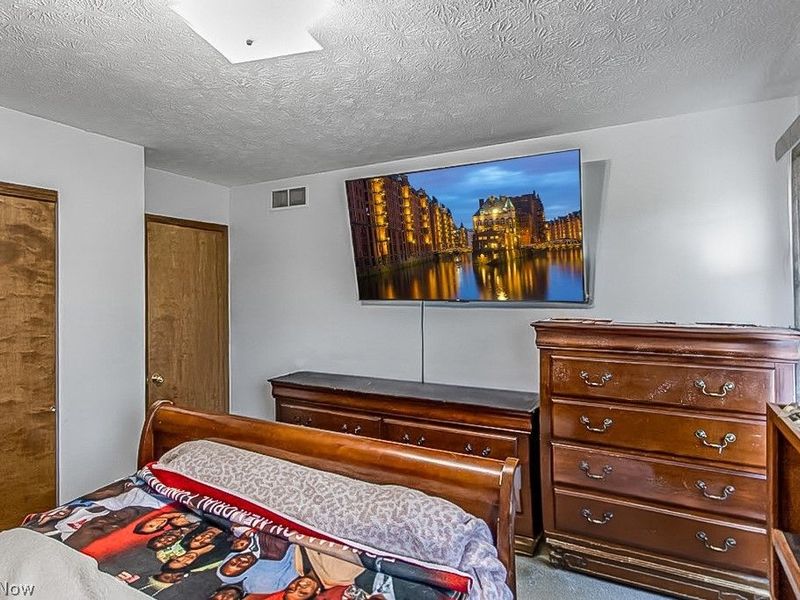 900 McArthur Drive, Girard, OH 44420 Photo 24