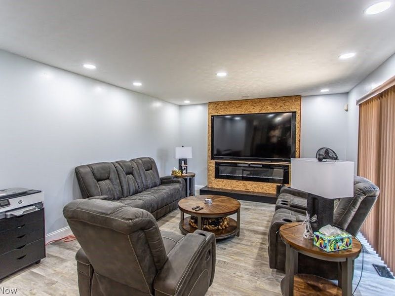 900 McArthur Drive, Girard, OH 44420 Photo 3