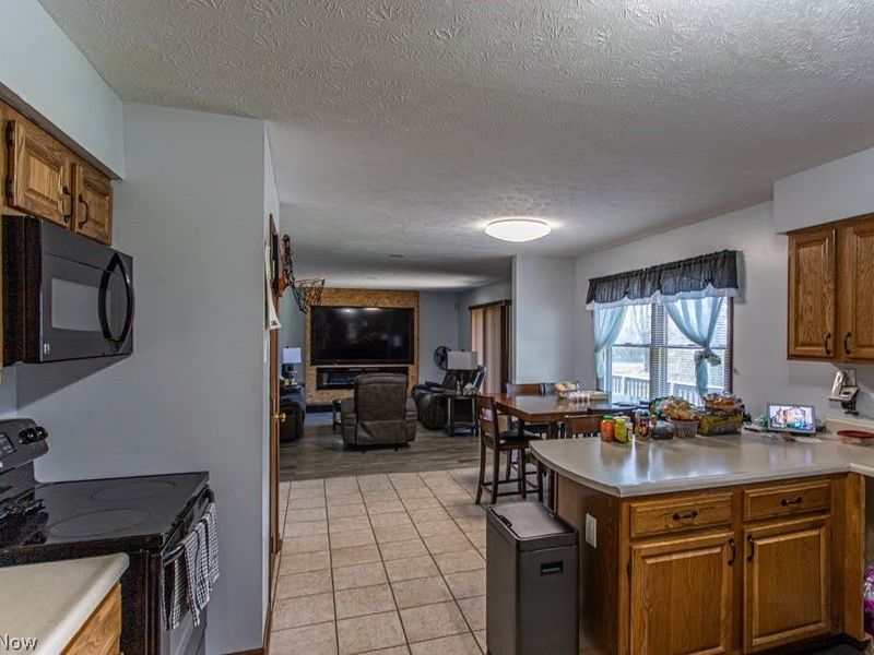 900 McArthur Drive, Girard, OH 44420 Photo 7