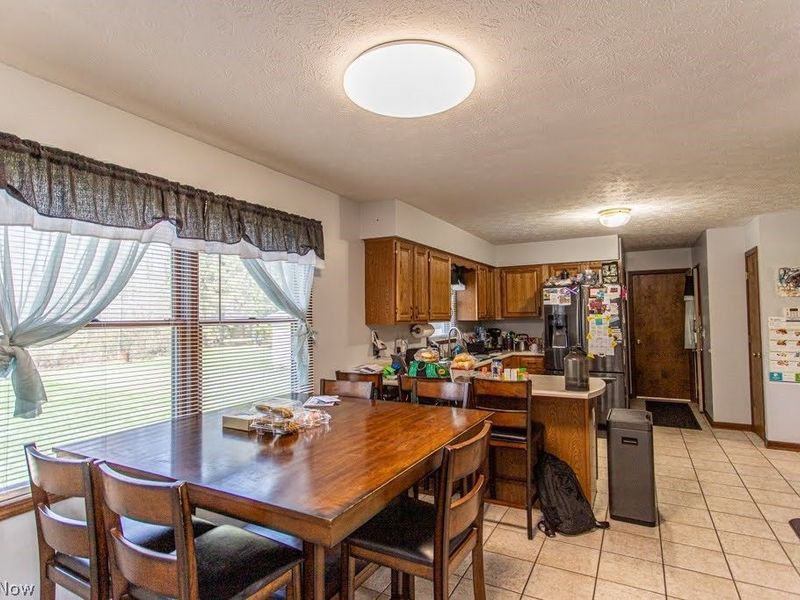 900 McArthur Drive, Girard, OH 44420 Photo 8