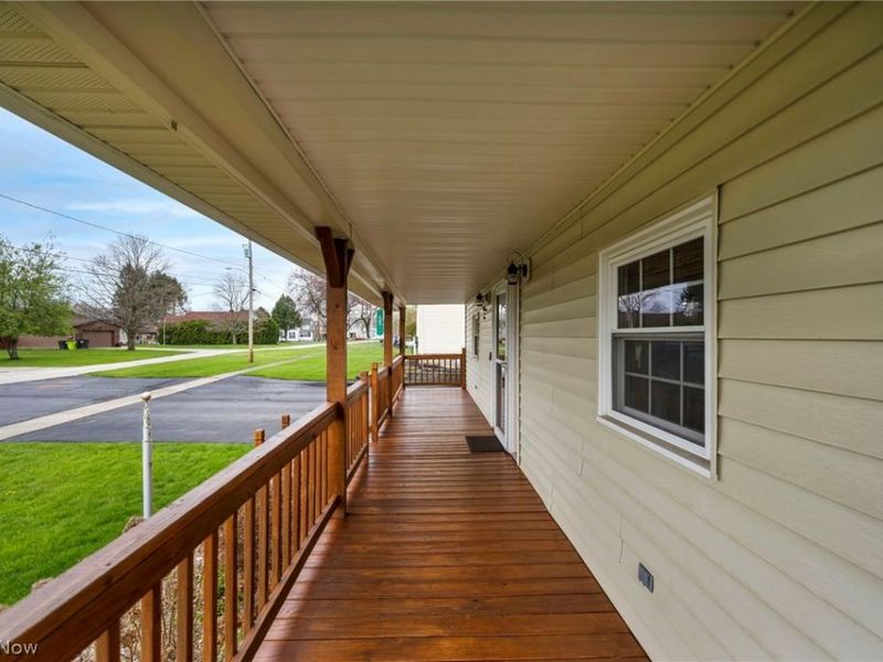 17 E Franklin Street, Newton Falls, OH 44444 Photo 3