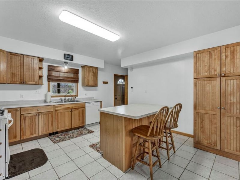 17 E Franklin Street, Newton Falls, OH 44444 Photo 5