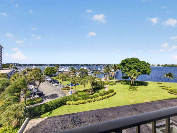 136 LAKESHORE Drive, Unit 511, North Palm Beach, FL 33408