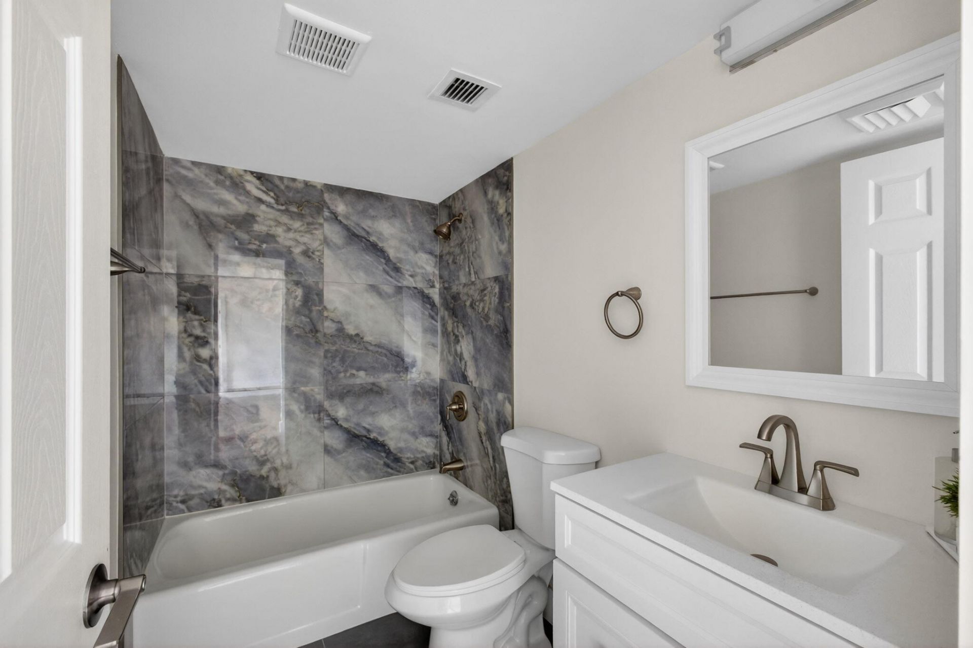 136 Lakeshore Drive, Unit 511, North Palm Beach, FL 33408 Photo