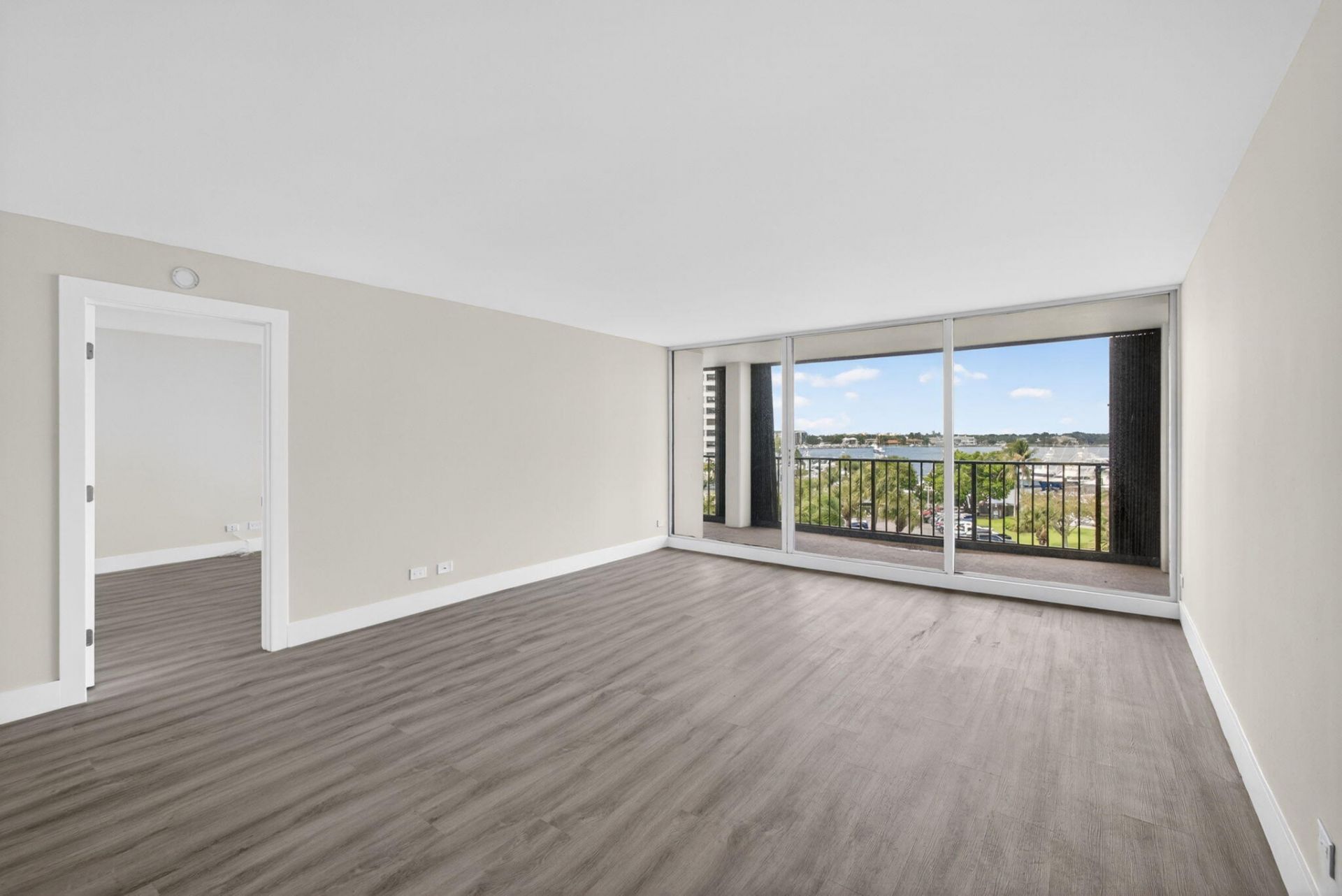 136 Lakeshore Drive, Unit 511, North Palm Beach, FL 33408 Photo