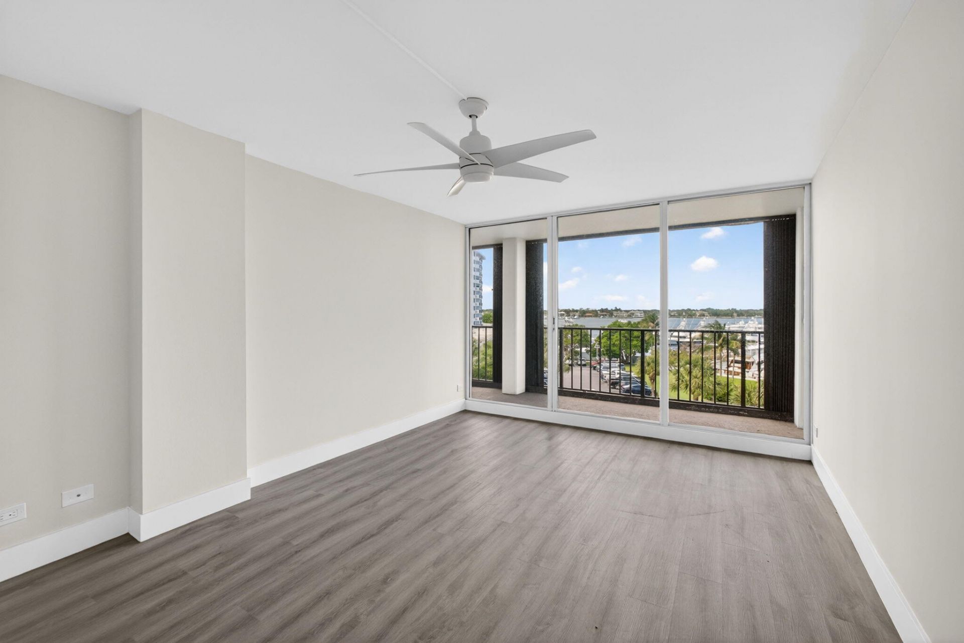 136 Lakeshore Drive, Unit 511, North Palm Beach, FL 33408 Photo