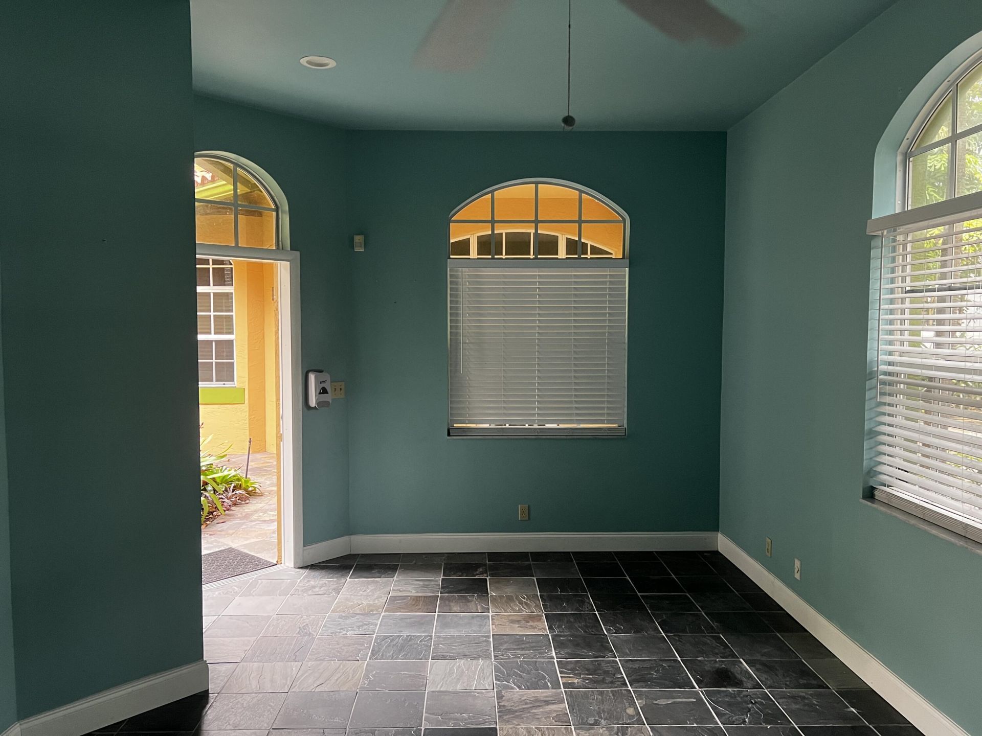 720 NE 3rd, Fort Lauderdale, FL 33394 Photo