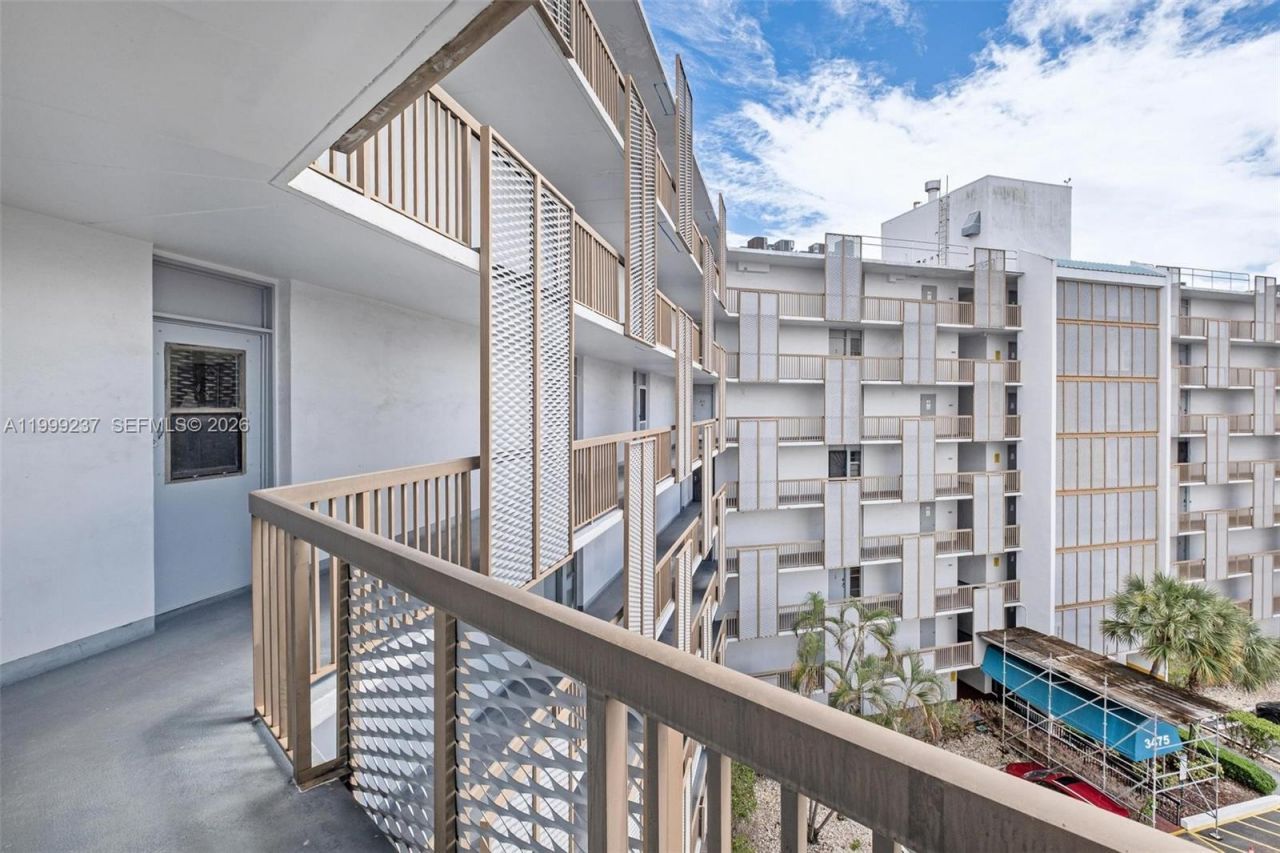 3475 N Country Club Dr , Unit 619, Aventura, FL 33180 Photo