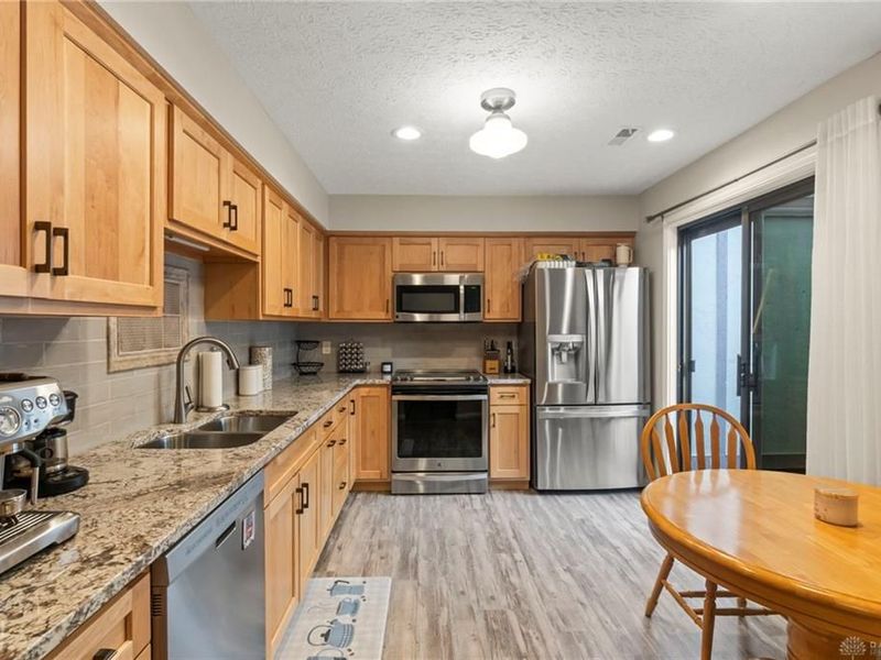 957 Pine Needles Drive, Centerville, OH 45458 Photo 3