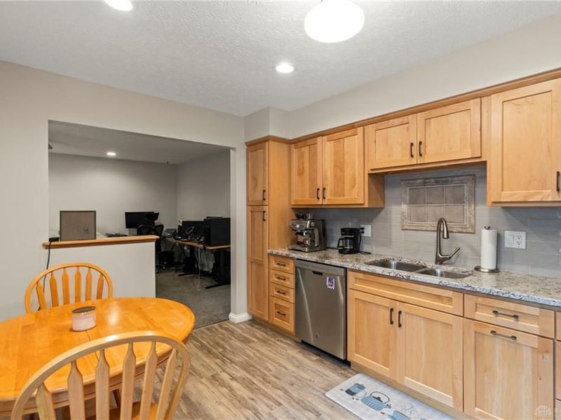 957 Pine Needles Drive, Centerville, OH 45458 Photo 4