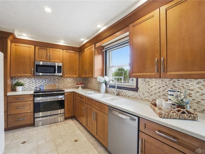 1650 E Slater Court, Beavercreek Township, OH 45385 Photo 3