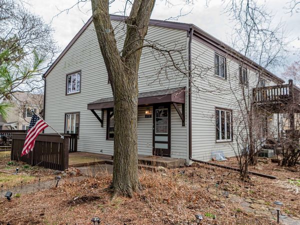 4950 Grenwich Trail N, Oakdale, MN 55128