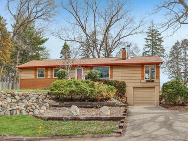 2639 Cedar Crest Road E, Minnetonka, MN 55305
