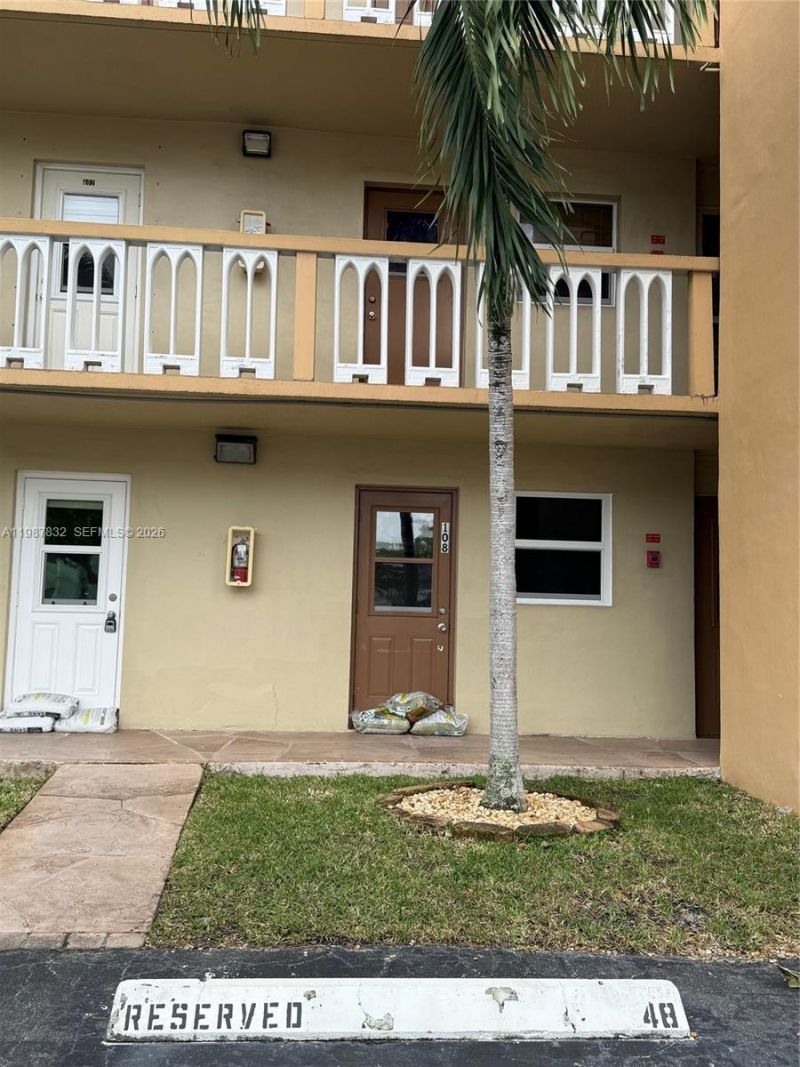620 NE 12th Ave, Unit 408, Hallandale Beach, FL 33009 Photo