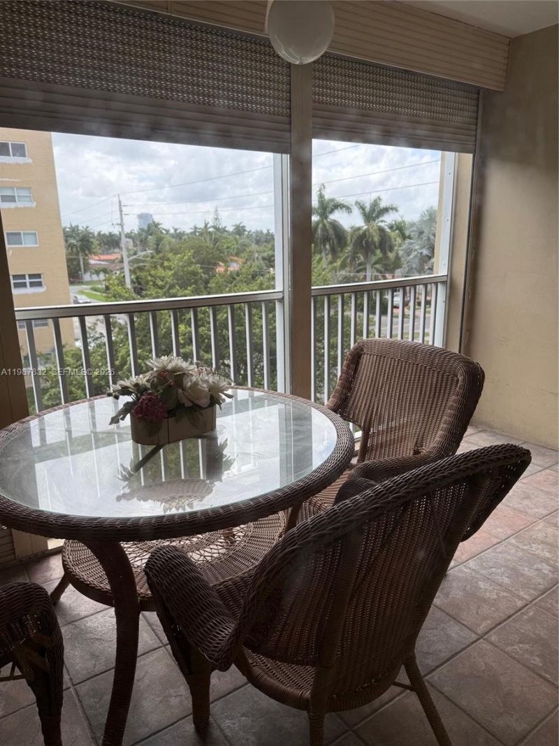 620 NE 12th Ave, Unit 408, Hallandale Beach, FL 33009 Photo