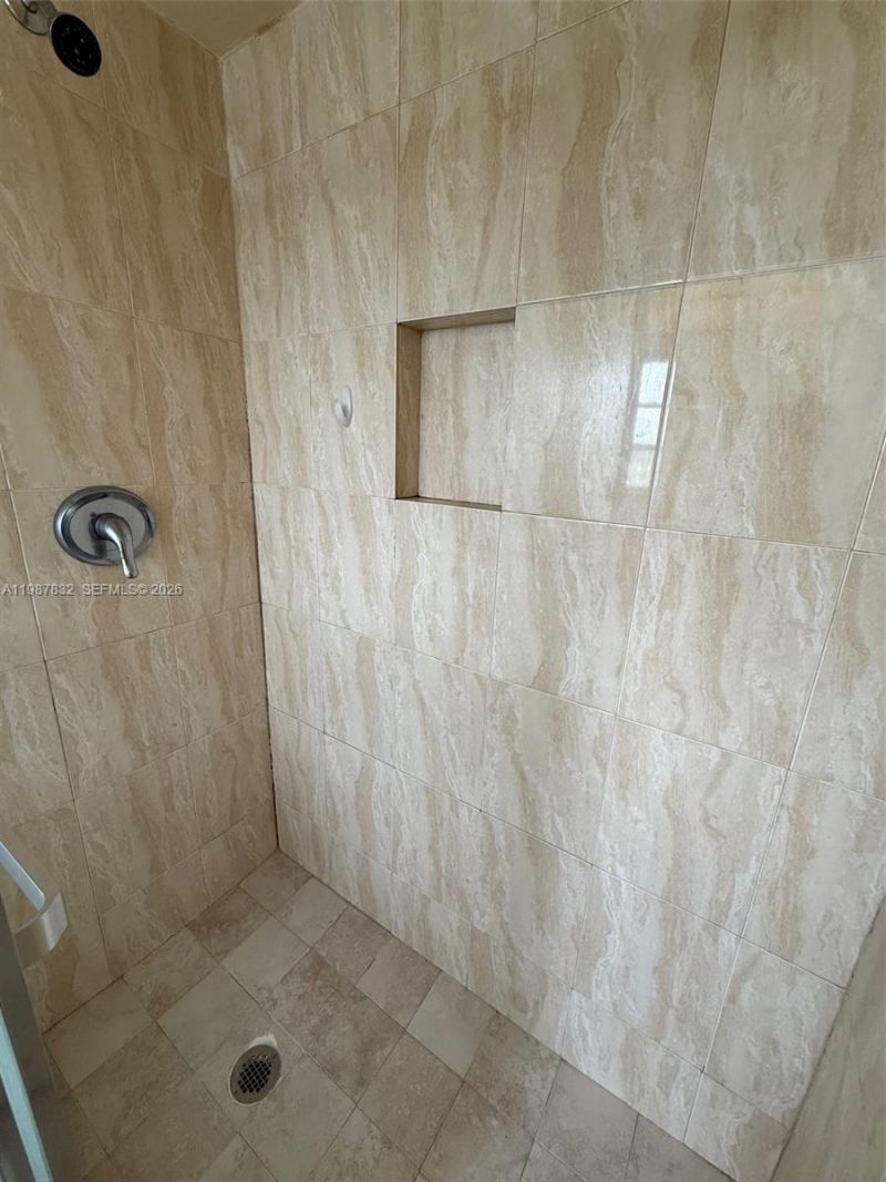620 NE 12th Ave, Unit 408, Hallandale Beach, FL 33009 Photo