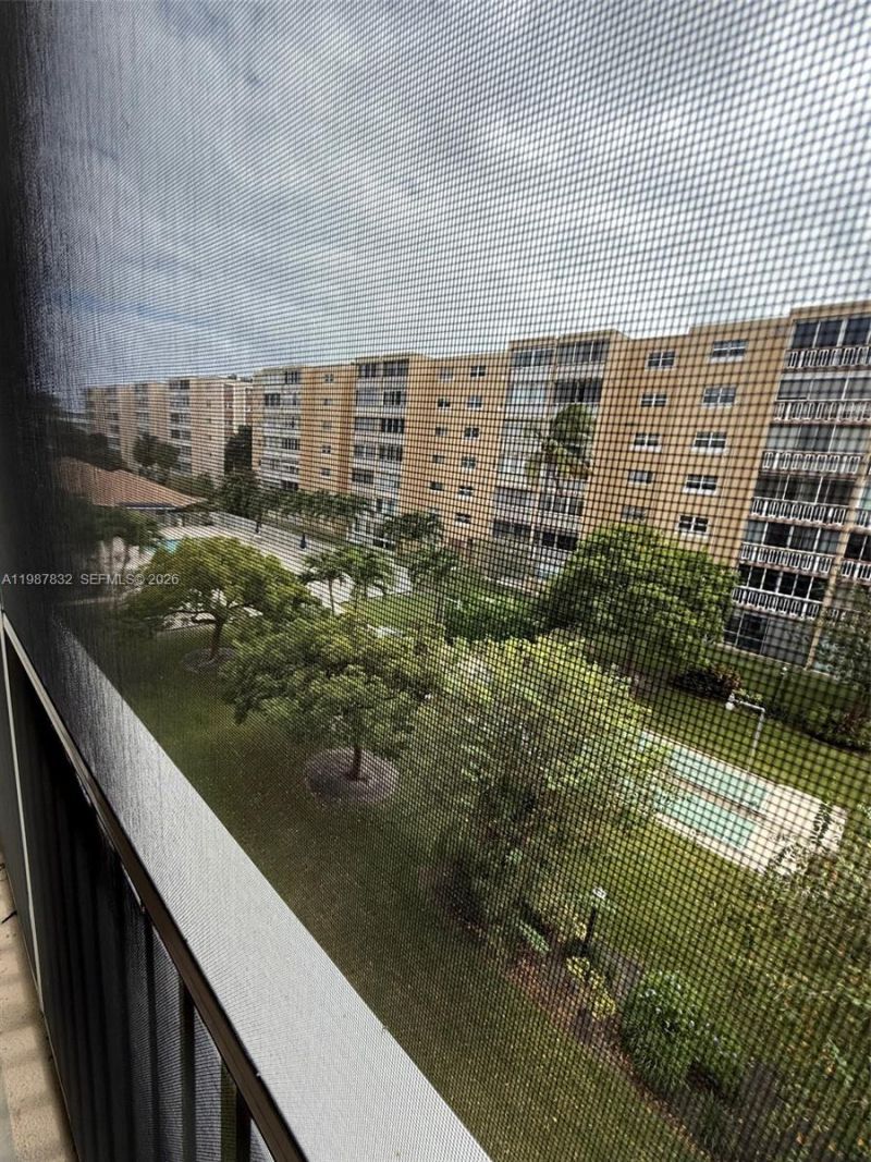 620 NE 12th Ave, Unit 408, Hallandale Beach, FL 33009 Photo