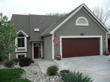 551 NW North Shore Drive, Lake Waukomis, MO 64151