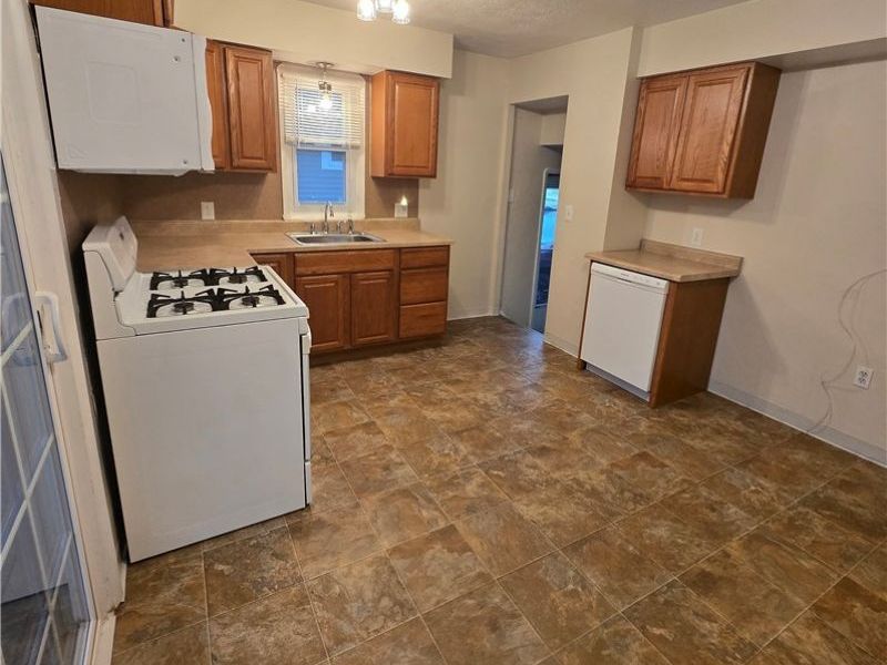 4290 Jennings Road, Cleveland, OH 44109 Photo 4