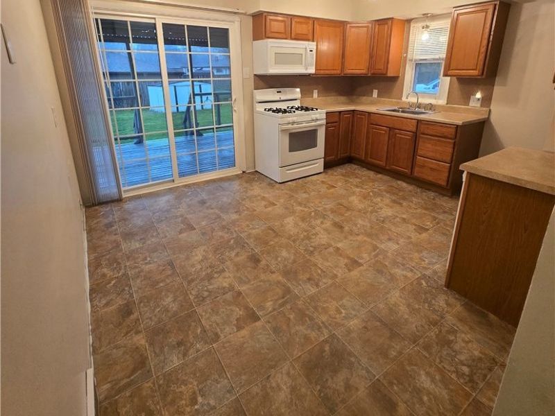 4290 Jennings Road, Cleveland, OH 44109 Photo 5