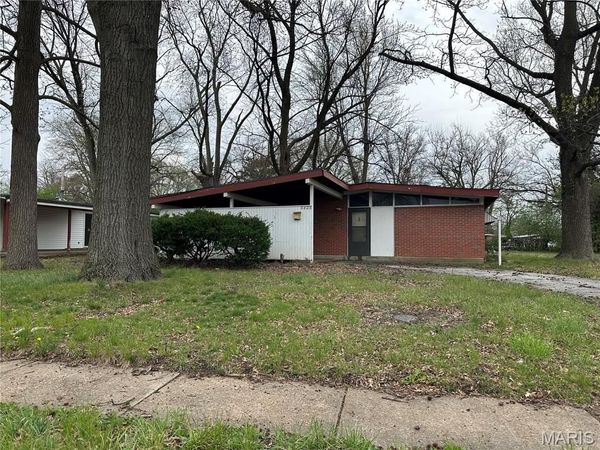 8428 Red Fir Drive , Berkeley, MO 63134