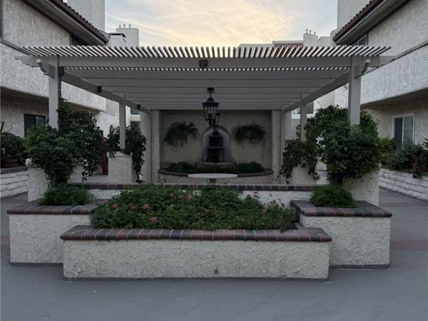 5255 Zelzah Avenue, Unit 302, Encino, CA 91316