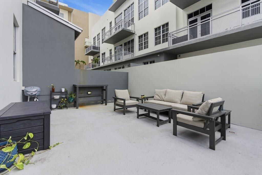 425 N Andrews Avenue, Unit 202, Fort Lauderdale, FL 33301 Photo