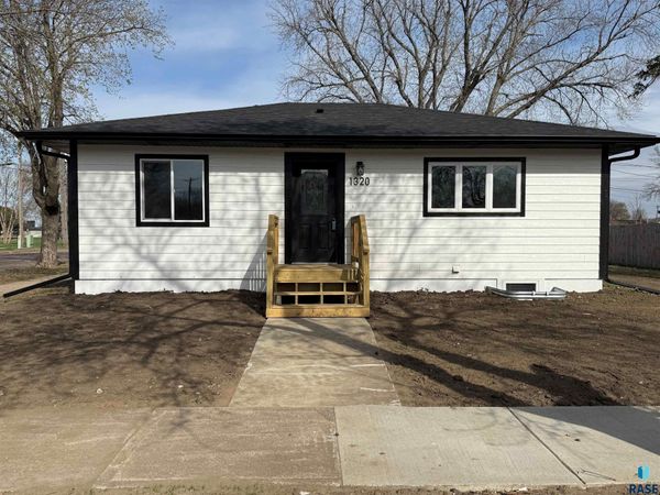 1320 N Lincoln Ave, Sioux Falls, SD 57104