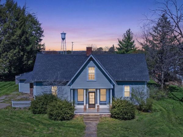 122 W Sandusky Street, Fredericktown, OH 43019