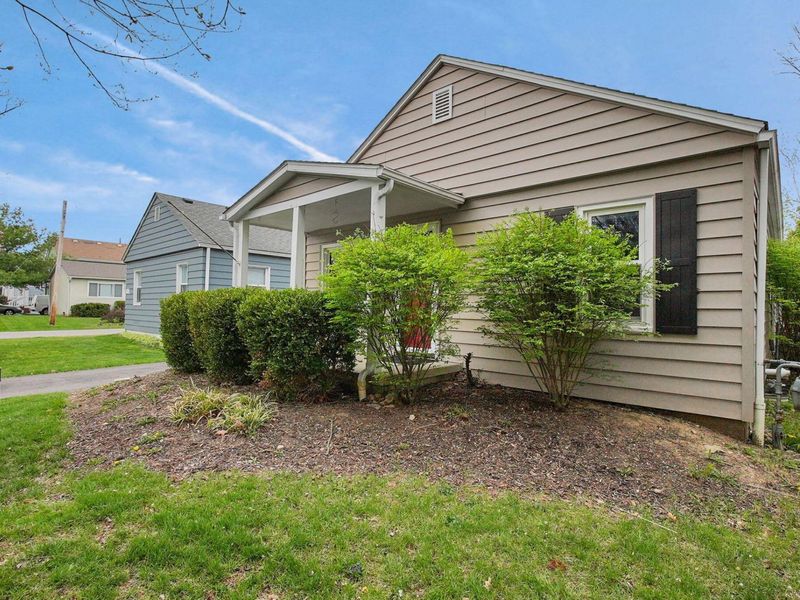 289 E Royal Forest Boulevard, Columbus, OH 43214 Photo 4