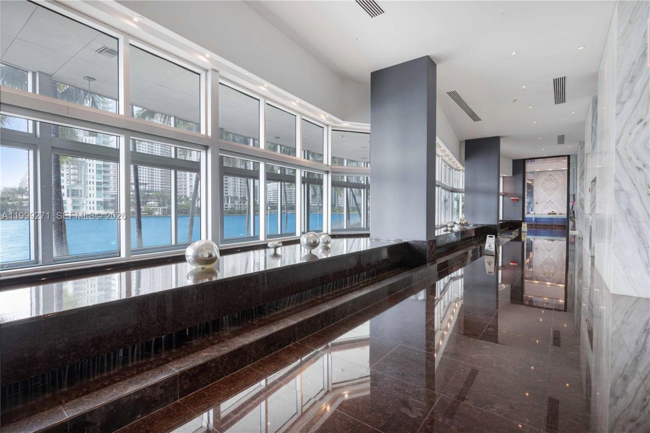 335 S Biscayne Blvd, Unit 1004, Miami, FL 33131 Photo