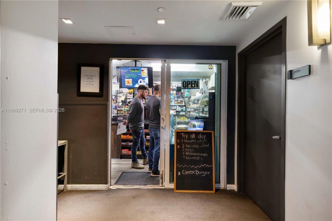 335 S Biscayne Blvd, Unit 1004, Miami, FL 33131 Photo